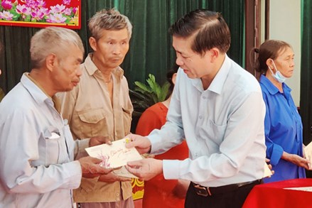 MTTQ tỉnh Bắc Ninh trao 1.177 suất quà Tết cho hộ nghèo