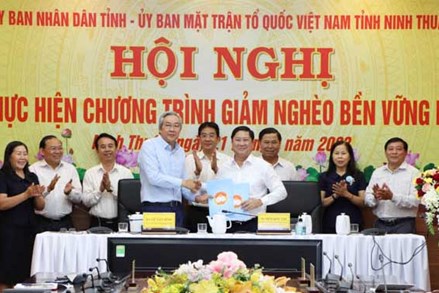 UBND tỉnh và Ủy ban MTTQ Việt Nam tỉnh Ninh Thuận: Ký kết chương trình giảm nghèo bền vững năm 2023