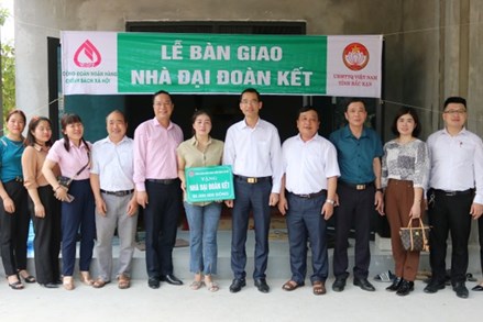 Bắc Kạn: Bàn giao nhà Đại đoàn kết cho hộ nghèo xã Nông Thượng