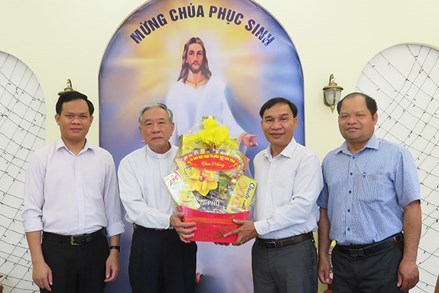 Phú Yên:Thăm, chúc mừng các chức sắc tôn giáo nhân dịp lễ Phục sinh
