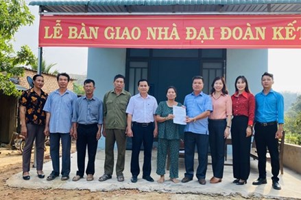 Lâm Đồng: Bàn giao nhà Đại đoàn kết cho hộ nghèo