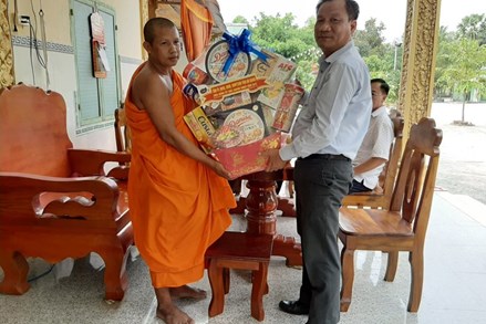 Ủy ban MTTQ tỉnh An Giang thăm và chúc tết Chôl Chnăm Thmây