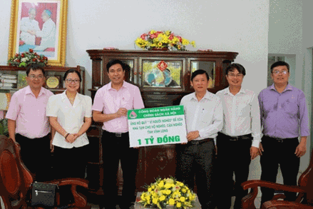 Ủy ban MTTQ tỉnh Vĩnh Long tiếp nhận 1 tỷ đồng ủng hộ Quỹ Vì người nghèo