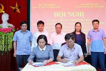 Ban Thường trực Ủy ban MTTQ tỉnh Tuyên Quang ký kết chương trình phối hợp với Câu lạc bộ Tân Trào