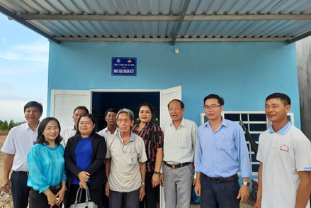 Bình Thuận: Bàn giao nhà “Đại đoàn kết” cho hộ nghèo Hàm Thuận Bắc