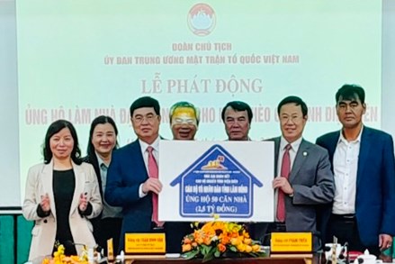 Lâm Đồng ủng hộ 50 căn nhà cho hộ nghèo Điện Biên