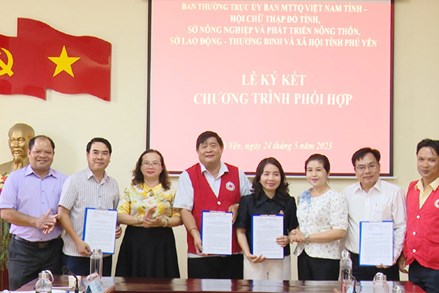 Ủy ban MTTQ tỉnh Phú Yên ký kết chương trình phối hợp với các sở, hội