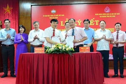Bắc Ninh: Ký kết chương trình phối hợp giữa Ủy ban MTTQ tỉnh và Ngân hàng Chính sách xã hội tỉnh.