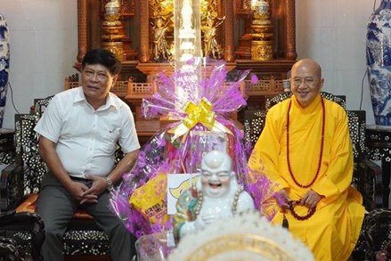 Lãnh đạo MTTQ Việt Nam tỉnh Thừa Thiên - Huế thăm, chúc mừng Đại lễ Phật đản 2023