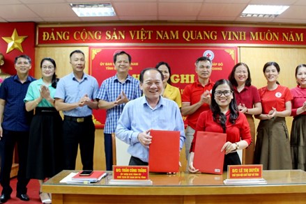 Ủy ban MTTQ tỉnh Bắc Giang và Hội CTĐ tỉnh ký kết chương trình phối hợp