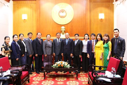 Phó Chủ tịch Hoàng Công Thủy tiếp Đoàn đại biểu Ủy ban Trung ương Mặt trận Lào xây dựng đất nước