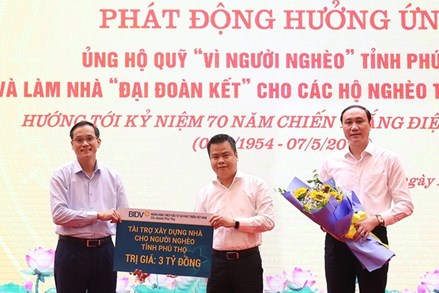 Phú Thọ: Trên 15 tỉ đồng đăng ký ủng hộ Quỹ “Vì người nghèo” tỉnh và làm nhà “Đại đoàn kết” cho các hộ nghèo tỉnh Điện Biên