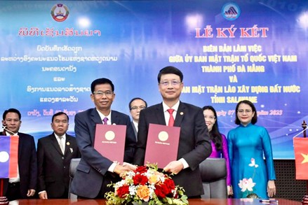 Mặt trận tỉnh Salavane (Lào) và Mặt trận TP Đà Nẵng ký biên bản hợp tác
