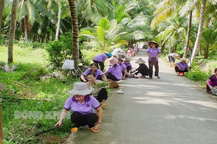 Xã Hưng Nhượng ra quân làm sạch đẹp môi trường nông thôn