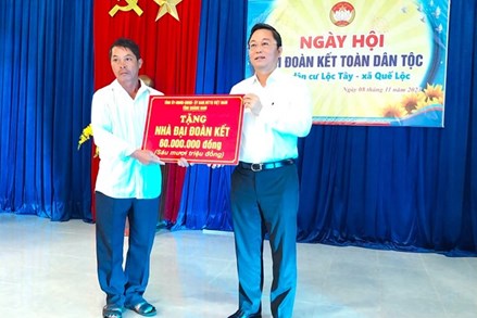 Chủ tịch UBND tỉnh Quảng Nam dự Ngày hội Đại đoàn kết ở thôn Lộc Tây