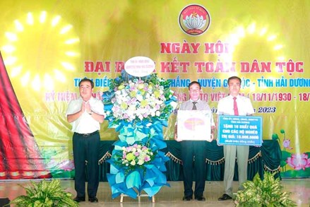 Đồng chí Bí thư Tỉnh ủy Hải Dương Trần Đức Thắng dự Ngày hội Đại đoàn kết toàn dân ở thôn Điền Nhi