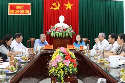Ủy ban MTTQ Việt Nam tỉnh Ninh Thuận làm việc với Thành ủy Phan Rang - Tháp Chàm về công tác chỉ đạo Đại hội Đại biểu MTTQ Việt Nam thành phố, nhiệm kỳ 2024-2029