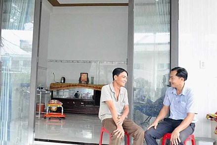 Ủy ban MTTQ xã Tịnh Phong chăm lo nhà ở cho người nghèo