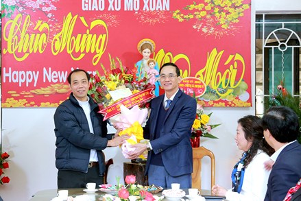 Lãnh đạo Ủy ban MTTQ Việt Nam tỉnh Khánh Hòa, Gia Lai, Phú Thọ thăm và chúc mừng lễ Giáng sinh 2023