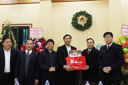Lãnh đạo Ủy ban MTTQ Việt Nam tỉnh Hòa Bình, Ninh Thuận, Phú Yên thăm, chúc mừng nhân dịp Giáng sinh năm 2023