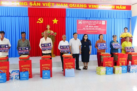An Giang: Trao 50 căn nhà Đại đoàn kết cho người nghèo huyện Tri Tôn