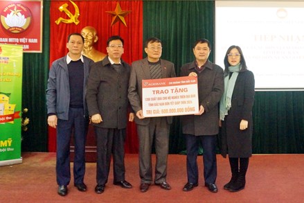 Ủy ban MTTQ tỉnh Bắc Kạn tiếp nhận tài trợ quà Tết cho hộ nghèo 