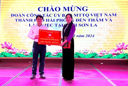 Hải Phòng: Trao 250 triệu đồng xây nhà Đại đoàn kết tại tỉnh Sơn La