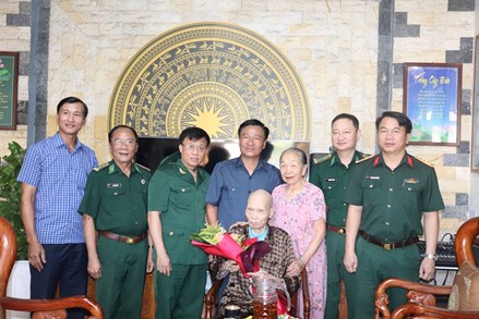 Ủy ban Mặt trận Tổ quốc tỉnh Quảng Trị thăm hỏi, tri ân chiến sĩ Điện Biên