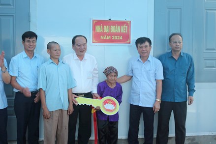 Bắc Giang: “Chìa khóa trao tay”, hỗ trợ người nghèo huyện Lạng Giang