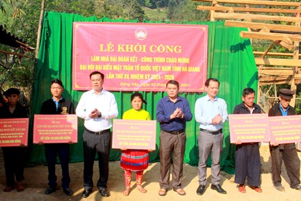 Mặt trận Tổ quốc huyện Đồng Văn giúp người nghèo an cư