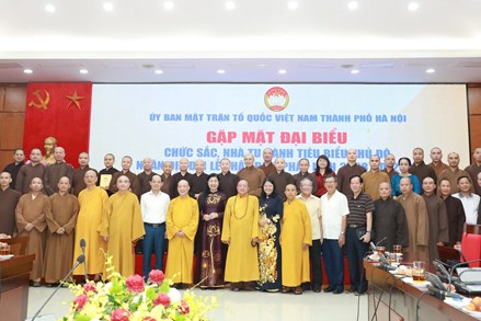 Ủy ban Mặt trận Tổ quốc thành phố Hà Nội gặp mặt chức sắc Phật giáo nhân dịp Đại lễ Phật đản