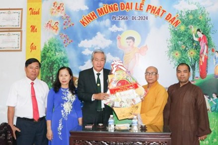 Ủy ban MTTQ tỉnh Ninh Thuận thăm, chúc mừng Đại lễ Phật đản năm 2024