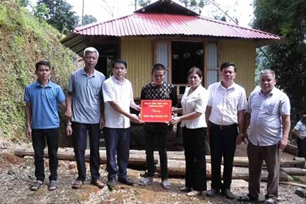 MTTQ huyện Lang Chánh quan tâm xây dựng nhà cho hộ nghèo