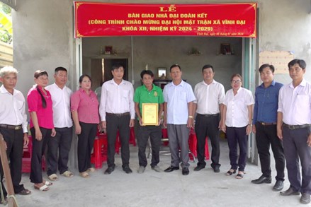 Ủy ban MTTQ Việt Nam huyện Tân Hưng chăm lo cho người nghèo