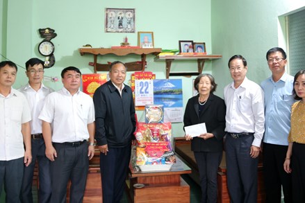 Chủ tịch Ủy ban MTTQ Việt Nam tỉnh Lâm Đồng thăm, tặng quà cho thương binh, thân nhân gia đình liệt sĩ tại huyện Đam Rông và Lâm Hà