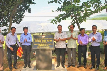 Quảng Nam: Gắn biển công trình “vườn xanh - nhà đẹp - ngõ đẹp” tại thôn Linh Cang