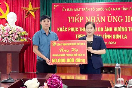 Ủy ban MTTQ tỉnh Sơn La tiếp nhận ủng hộ khắc phục thiệt hại do ảnh hưởng thiên tai của Công ty TNHH MTV Xổ số kiến thiết Sơn La.