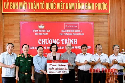 Ủy ban MTTQ tỉnh Bình Phước tiếp nhận kinh phí tài trợ an sinh xã hội năm 2024