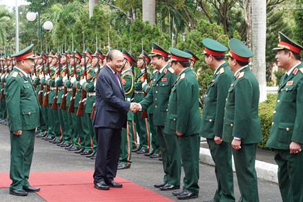 Thủ tướng thăm, làm việc với Bộ Tư lệnh Quân khu 5