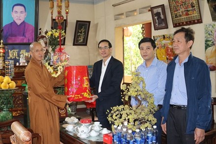 Phú Thọ: Chủ tịch Mặt trận thăm, chúc Tết Ban Trị sự Giáo hội Phật giáo tỉnh
