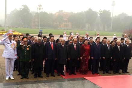 Lãnh đạo Đảng, Nhà nước, MTTQ Việt Nam vào Lăng viếng Chủ tịch Hồ Chí Minh