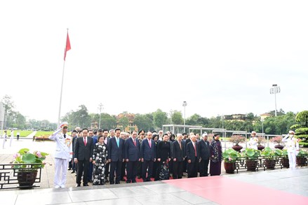 Lãnh đạo Đảng, Nhà nước, MTTQ Việt Nam vào Lăng viếng Chủ tịch Hồ Chí Minh vĩ đại