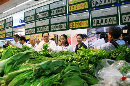 Đẩy mạnh thực hiện Cuộc vận động 'Người Việt Nam ưu tiên dùng hàng Việt Nam', góp phần phục hồi, phát triển kinh tế - xã hội