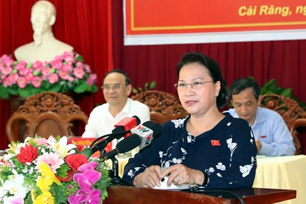 Chủ tịch Quốc hội Nguyễn Thị Kim Ngân tiếp xúc cử tri tại quận Cái Răng, TP Cần Thơ  