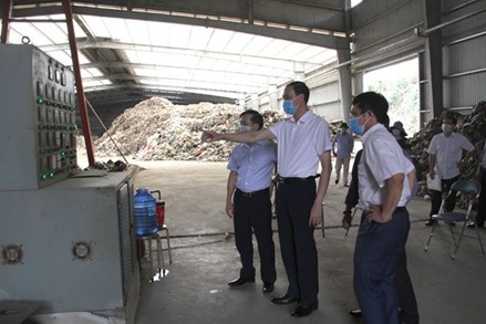 Phó Chủ tịch Phùng Khánh Tài giám sát công tác môi trường tại Nghệ An 