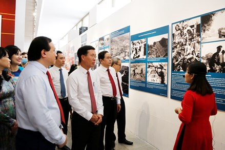 Khai mạc trưng bày chuyên đề ‘Việt Nam – Độc lập, tự cường’