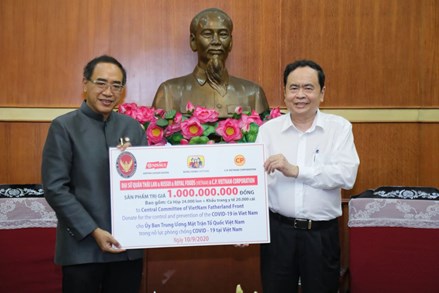 Chủ tịch Trần Thanh Mẫn tiếp nhận ủng hộ 1 tỷ đồng từ các doanh nghiệp Thái Lan