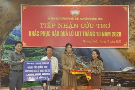 Mặt trận tỉnh Quảng Bình tiếp nhận 4 tỷ đồng ủng hộ lũ lụt 