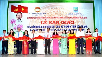 Sóc Trăng: Bàn giao 125 căn nhà Đại đoàn kết cho hộ nghèo 