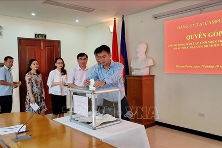 Cộng đồng Việt Nam tại Campuchia quyên góp ủng hộ đồng bào miền Trung